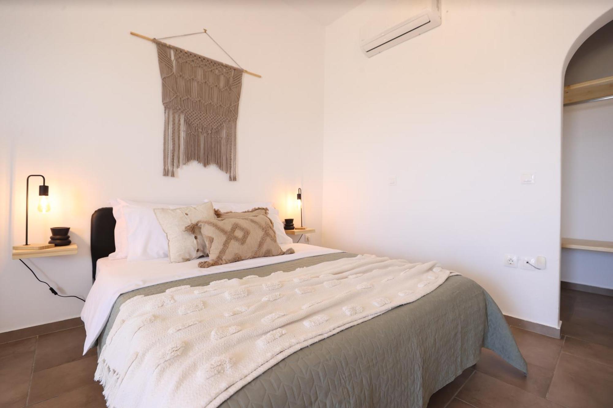 Enne Studios For Views & Tranquility Ftelia  Kamer foto